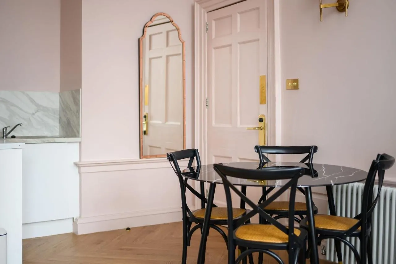 Charming Large Family Suite With Kitchenette Edinburgh