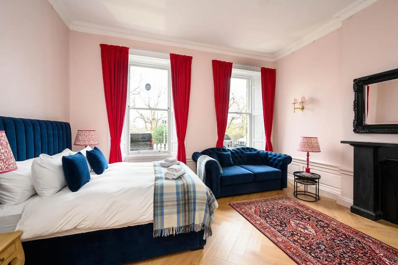 Charming Large Family Suite With Kitchenette Edinburgh