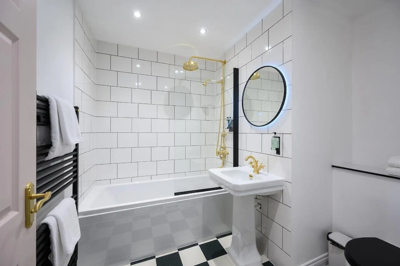 Charming Large Family Suite With Kitchenette Edinburgh