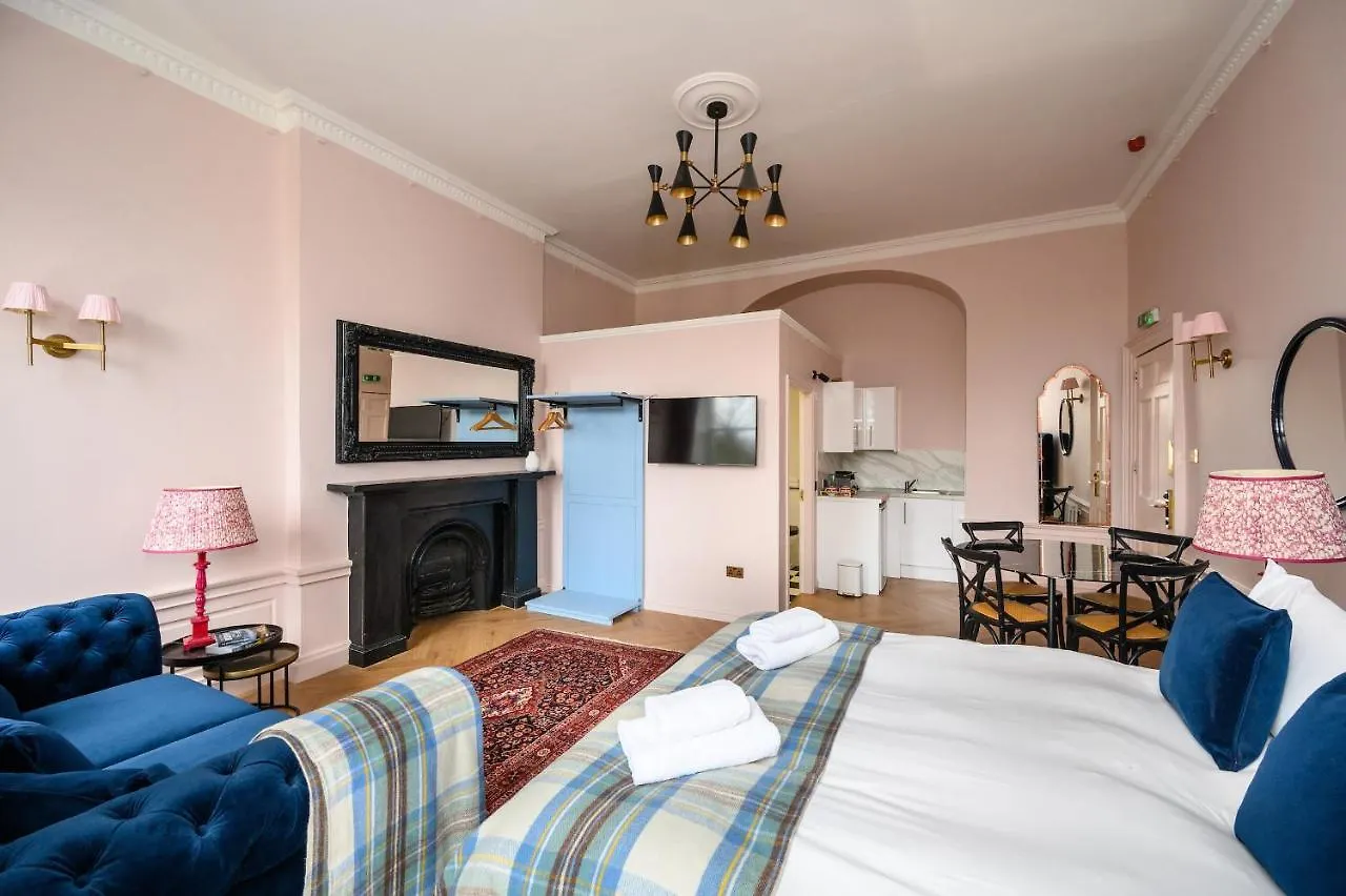 Charming Large Family Suite With Kitchenette Edinburgh